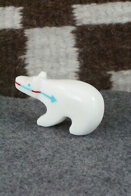 Bear Zuni Fetish Carving - Fernando Laiwakete