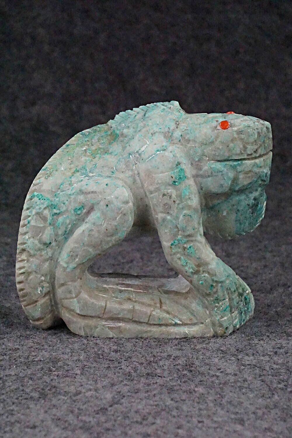 Iguana Zuni Fetish Carving - Colton Kaamasee