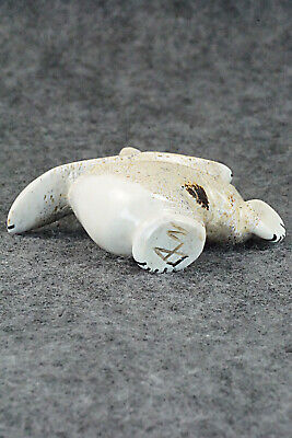 Bear Zuni Fetish Carving - Claudia Peina