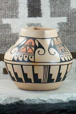 Hopi Pottery - D. Yesslith