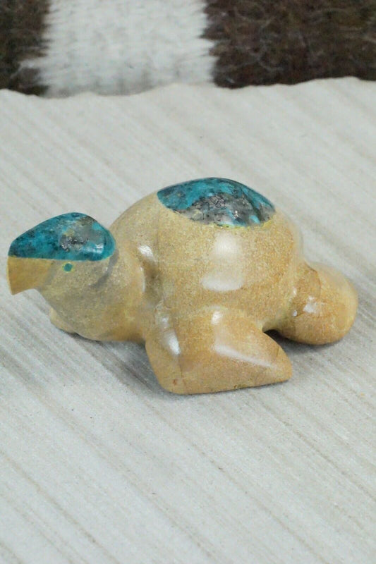 Turtle Zuni Fetish Carving - Enrike Leekya
