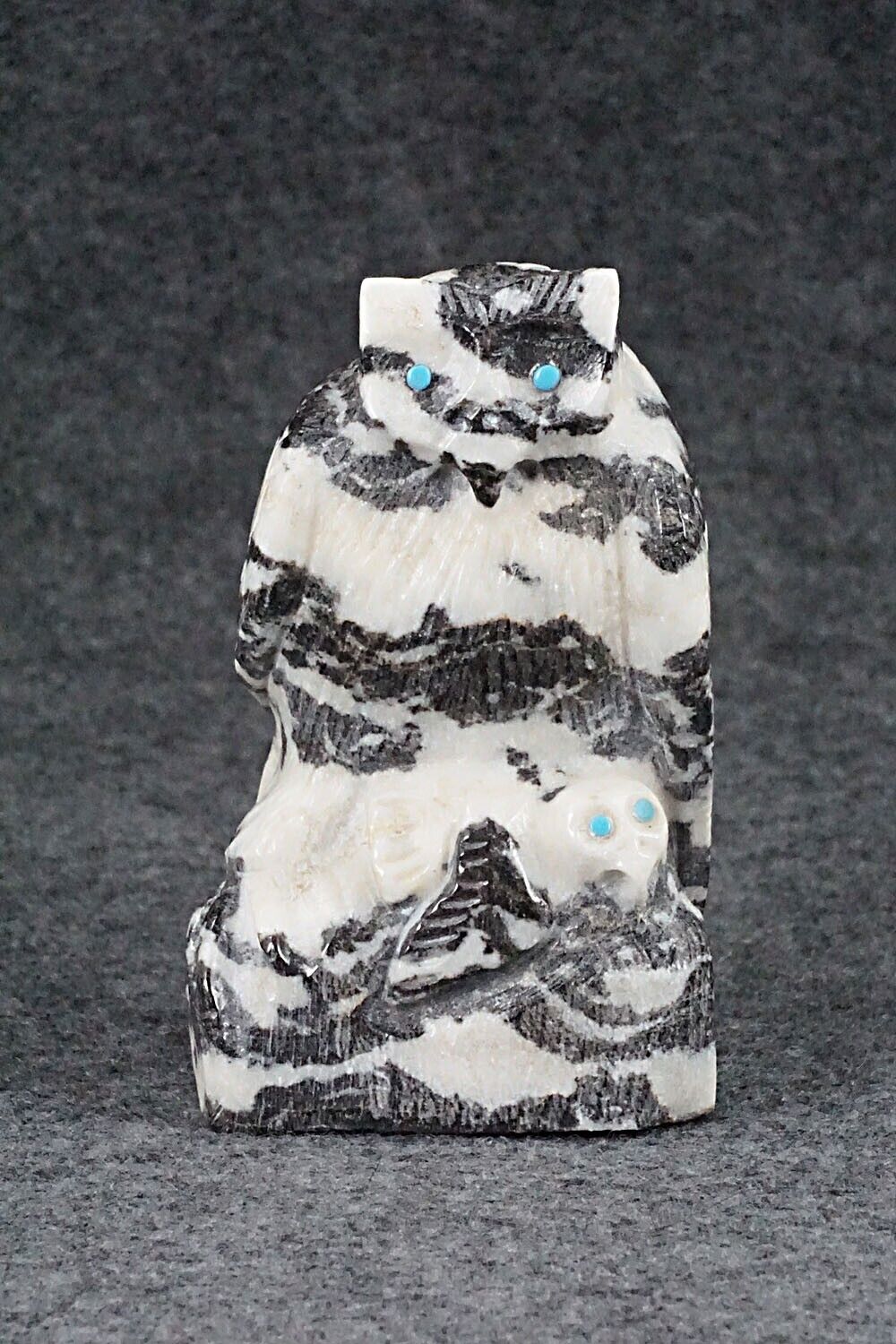 Owl Zuni Fetish Carving - Derrick Kaamasee