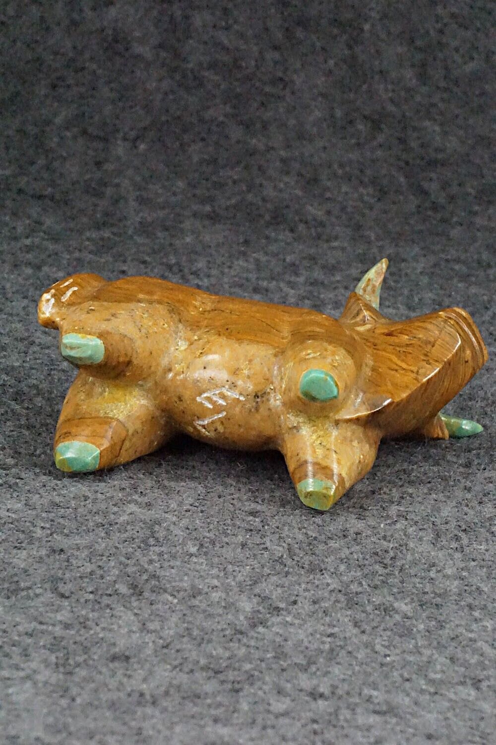 Bull Zuni Fetish Carving - Enrike Leekya