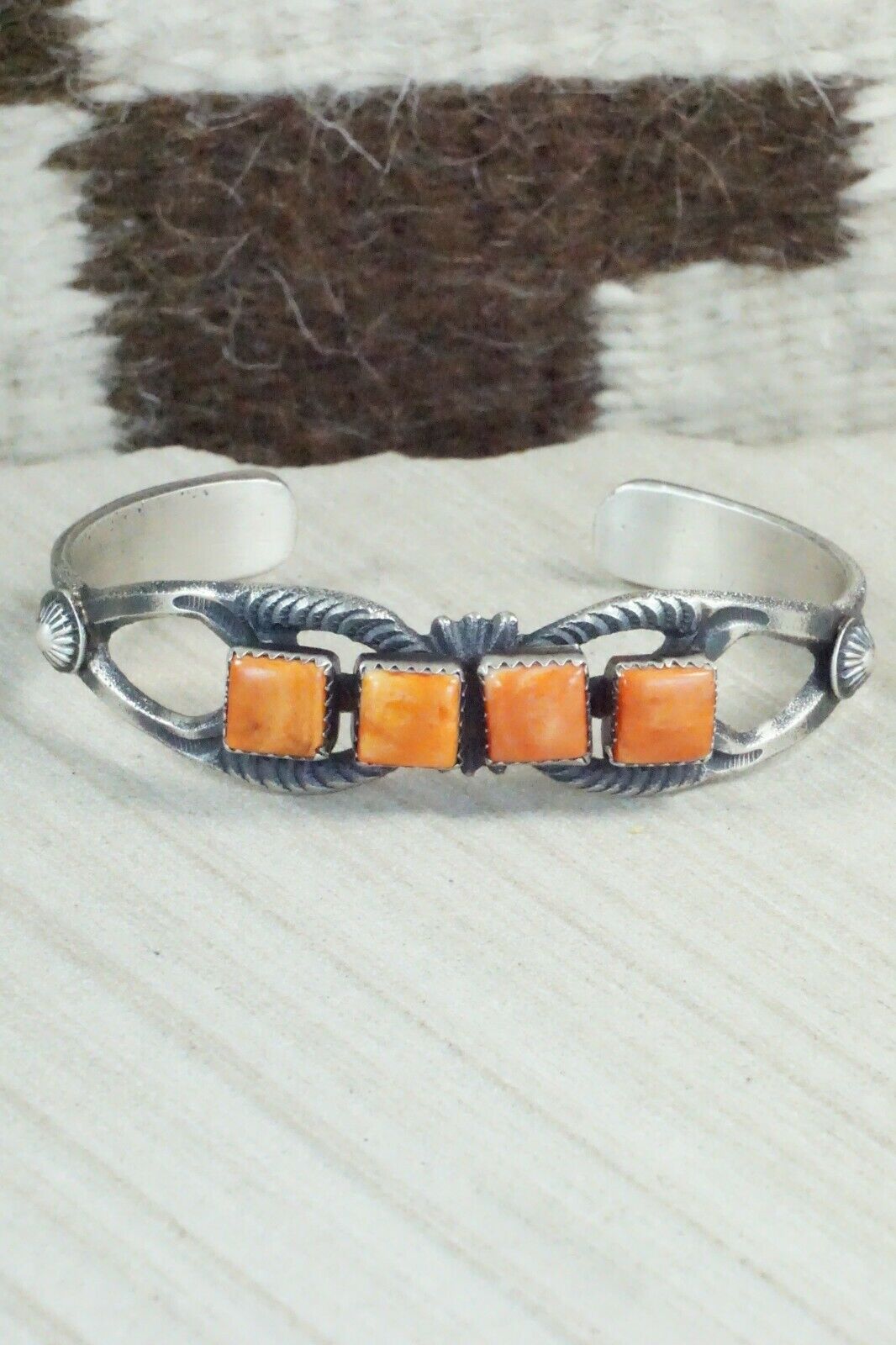 Spiny Oyster and Sterling Silver Bracelet - Eva & Linberg Billah