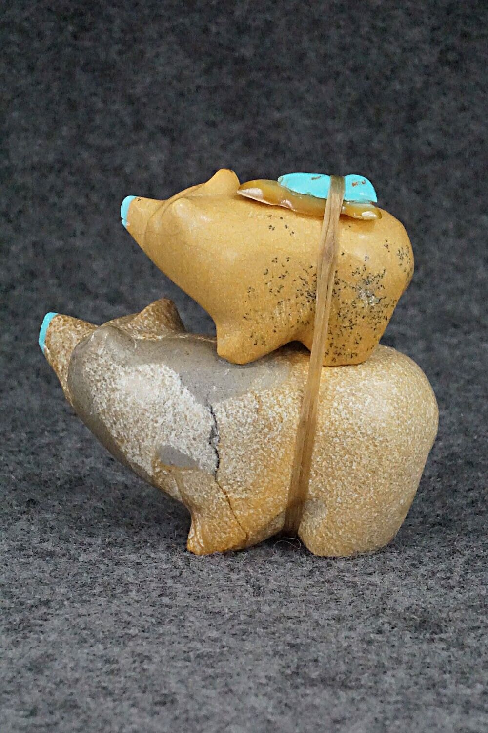 Bear Zuni Fetish Carving - Enrike Leekya