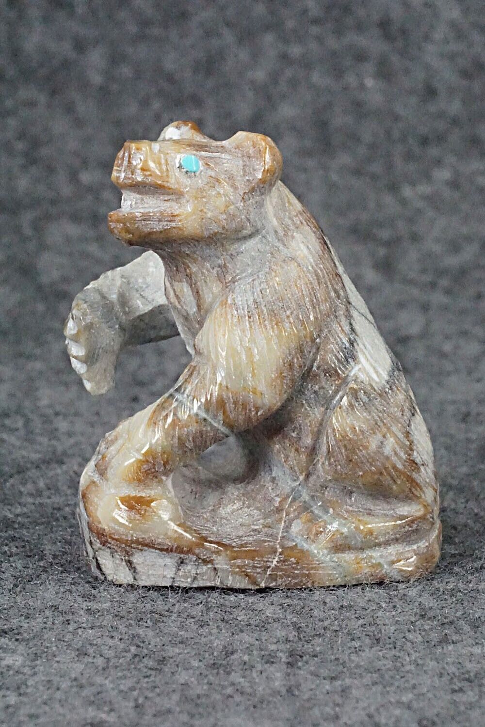 Bear Zuni Fetish - Derrick Kaamasee