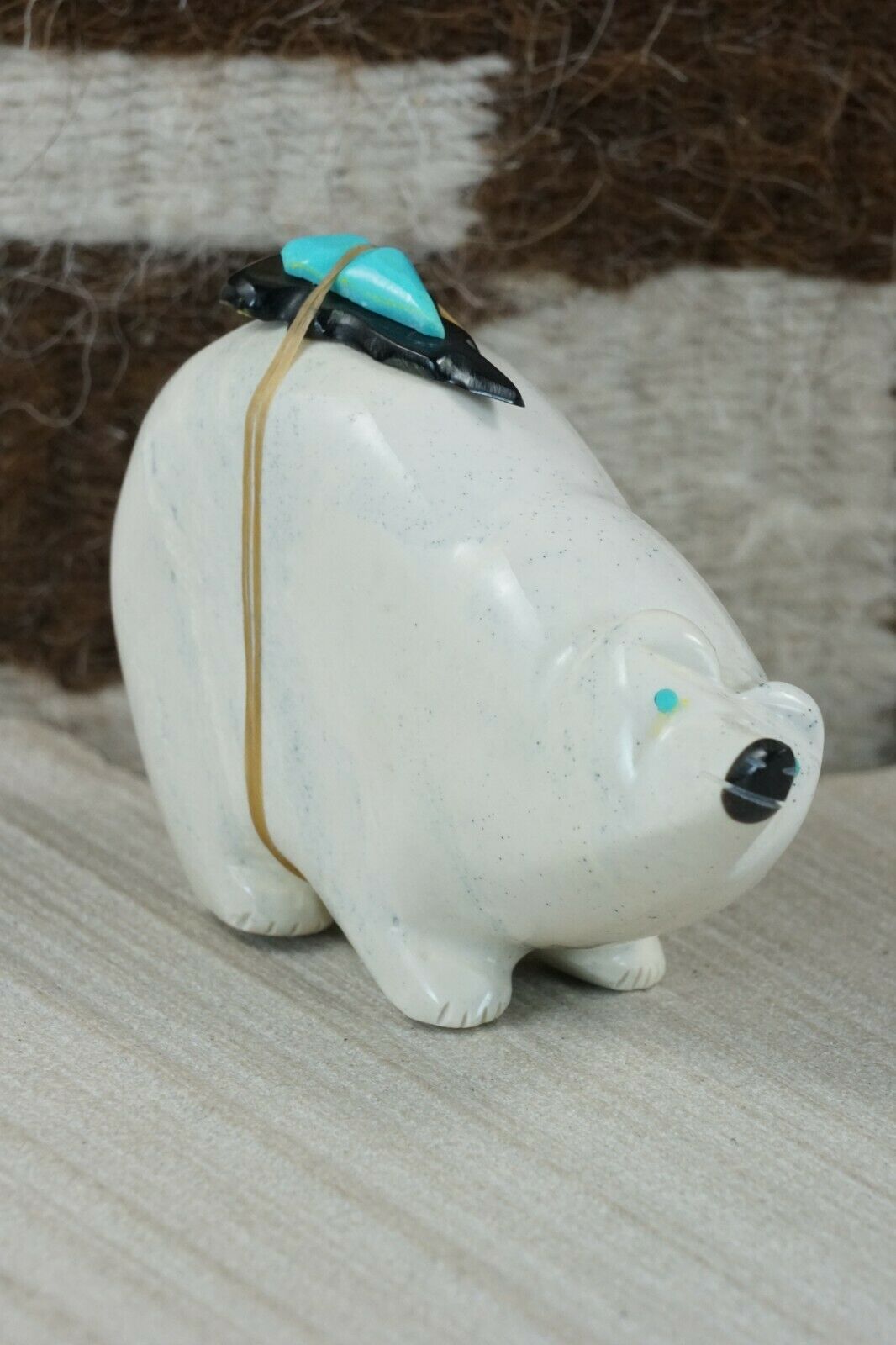 Bear Zuni Fetish Carving - Enrike Leekya