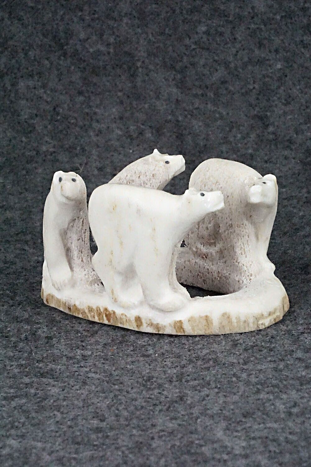 Bear Zuni Fetish Carving - Maxx Laate