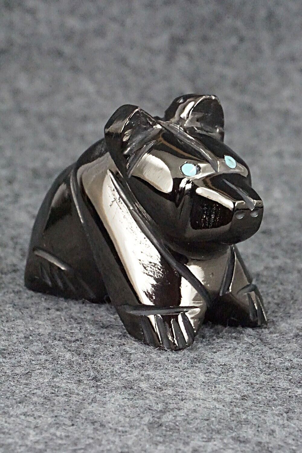 Bear Zuni Fetish Carving - Louise Ponchuella
