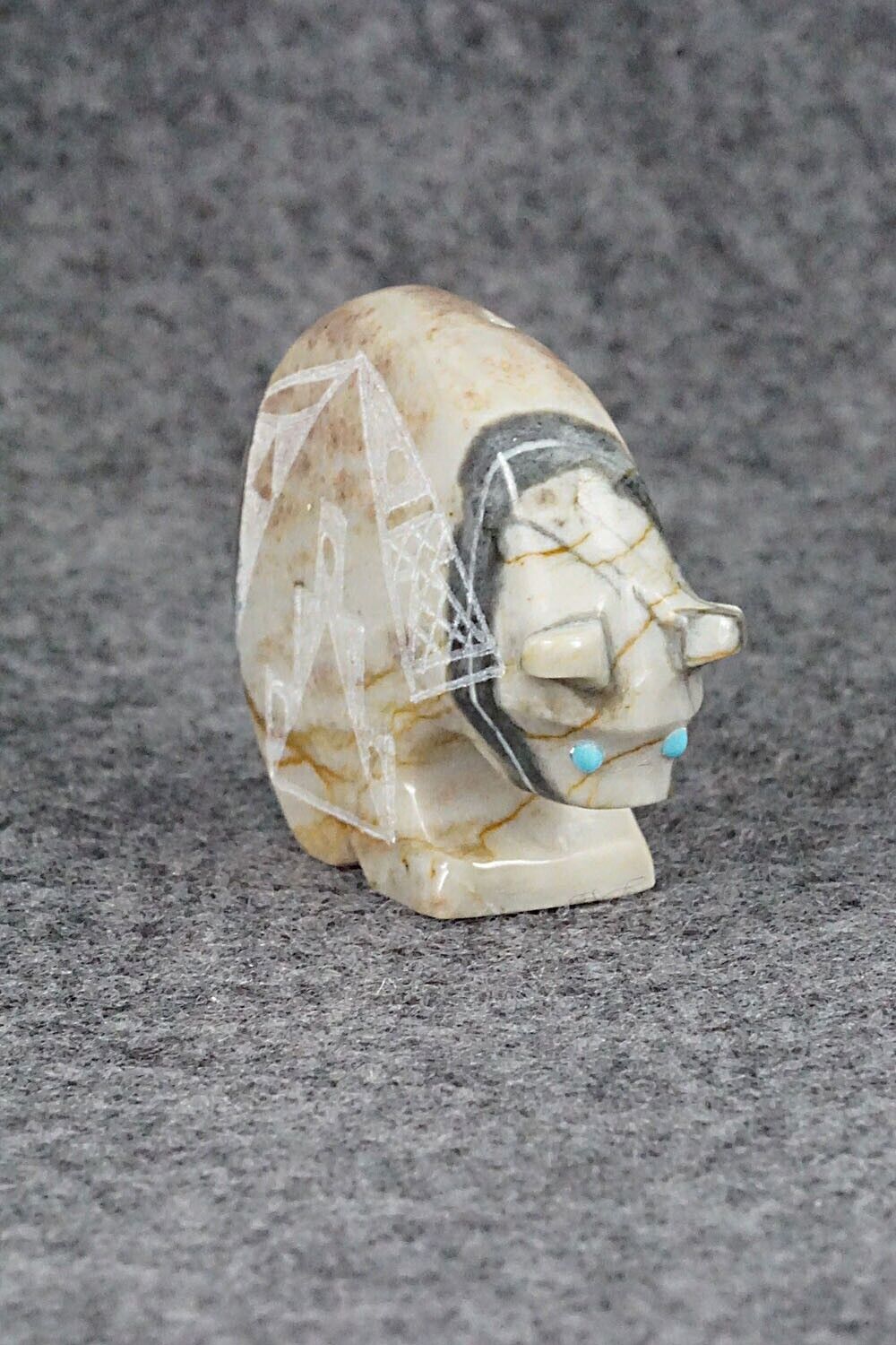 Bear Zuni Fetish Carving - Shannon Calavaza