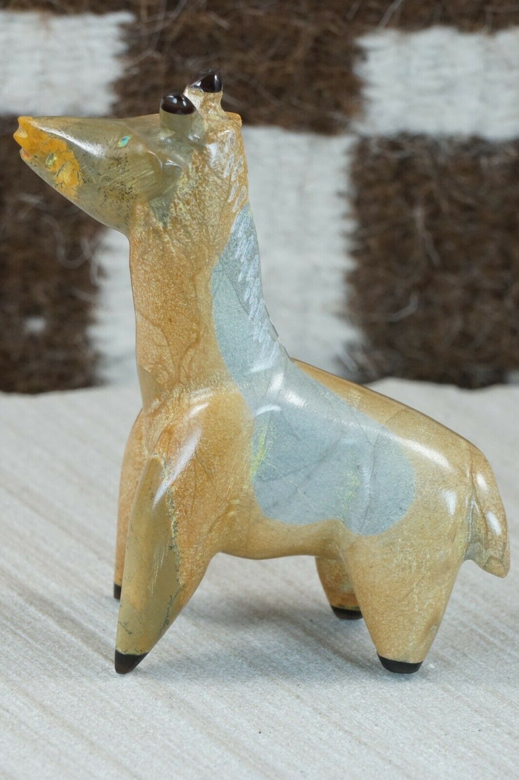 Giraffe Zuni Fetish Carving - Enrike Leekya
