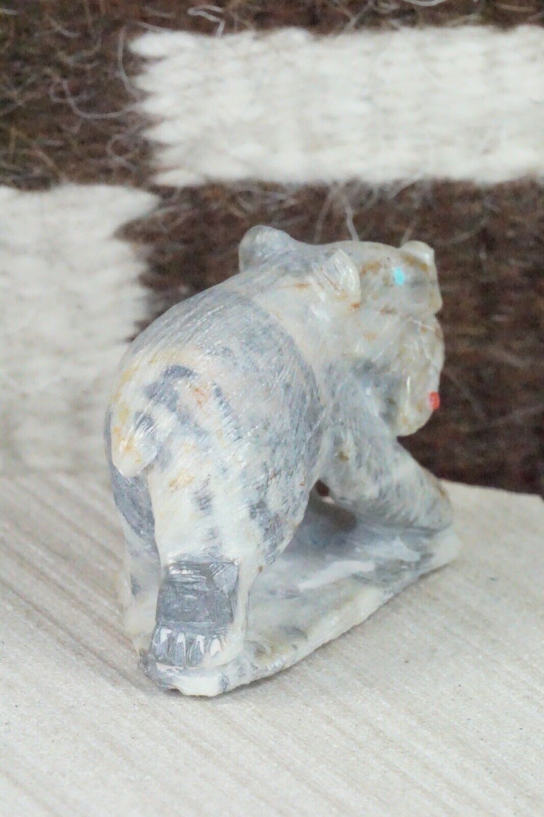 Bear Zuni Fetish Carving - Derrick Kaamasee