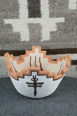 Zuni Pottery - Faylene Gchachu