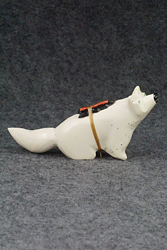 Wolf Zuni Fetish Carving - Enrike Leekya