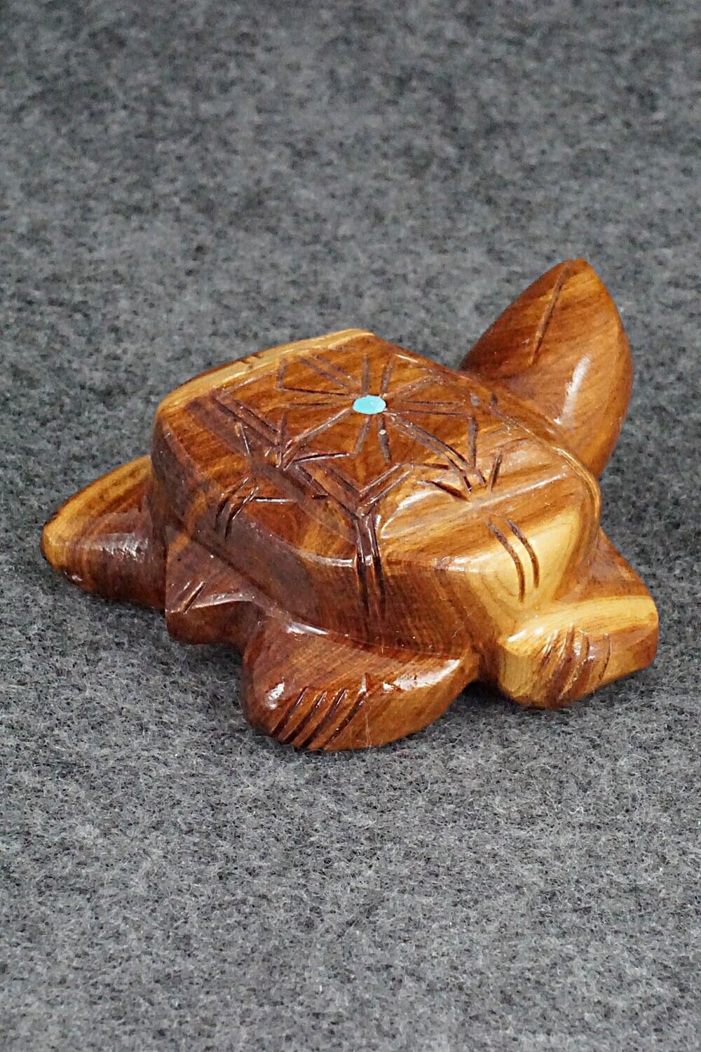 Turtle Zuni Fetish Carving - Louise Ponchuella