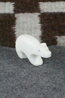 Bear Zuni Fetish Carving - Fernando Laiwakete