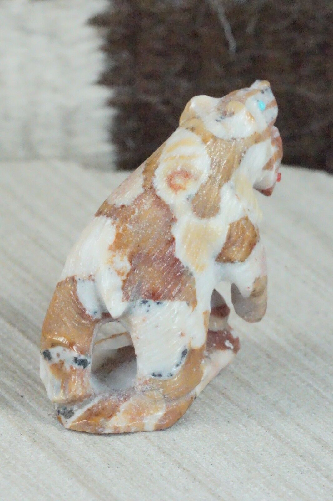 Bear Zuni Fetish Carving - Derrick Kaamasee