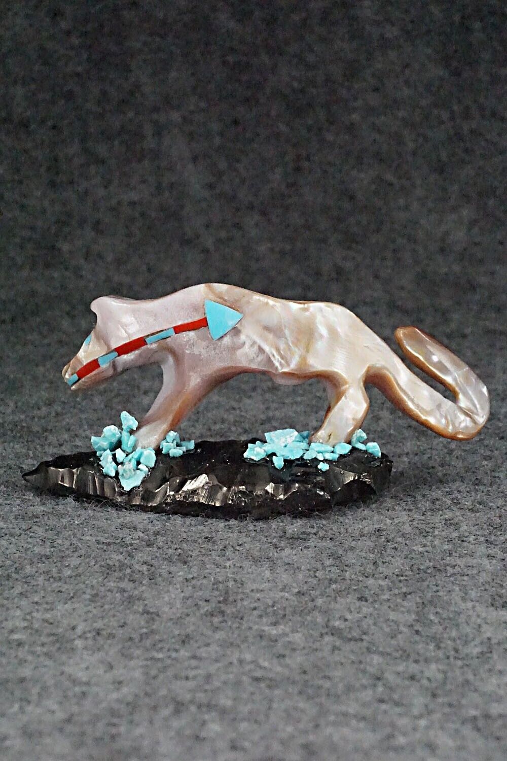 Wolf Zuni Fetish Carving - Kevin Quam