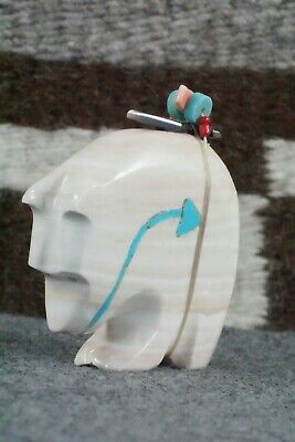 Bear Zuni Fetish Carving - Lisa Bobelu