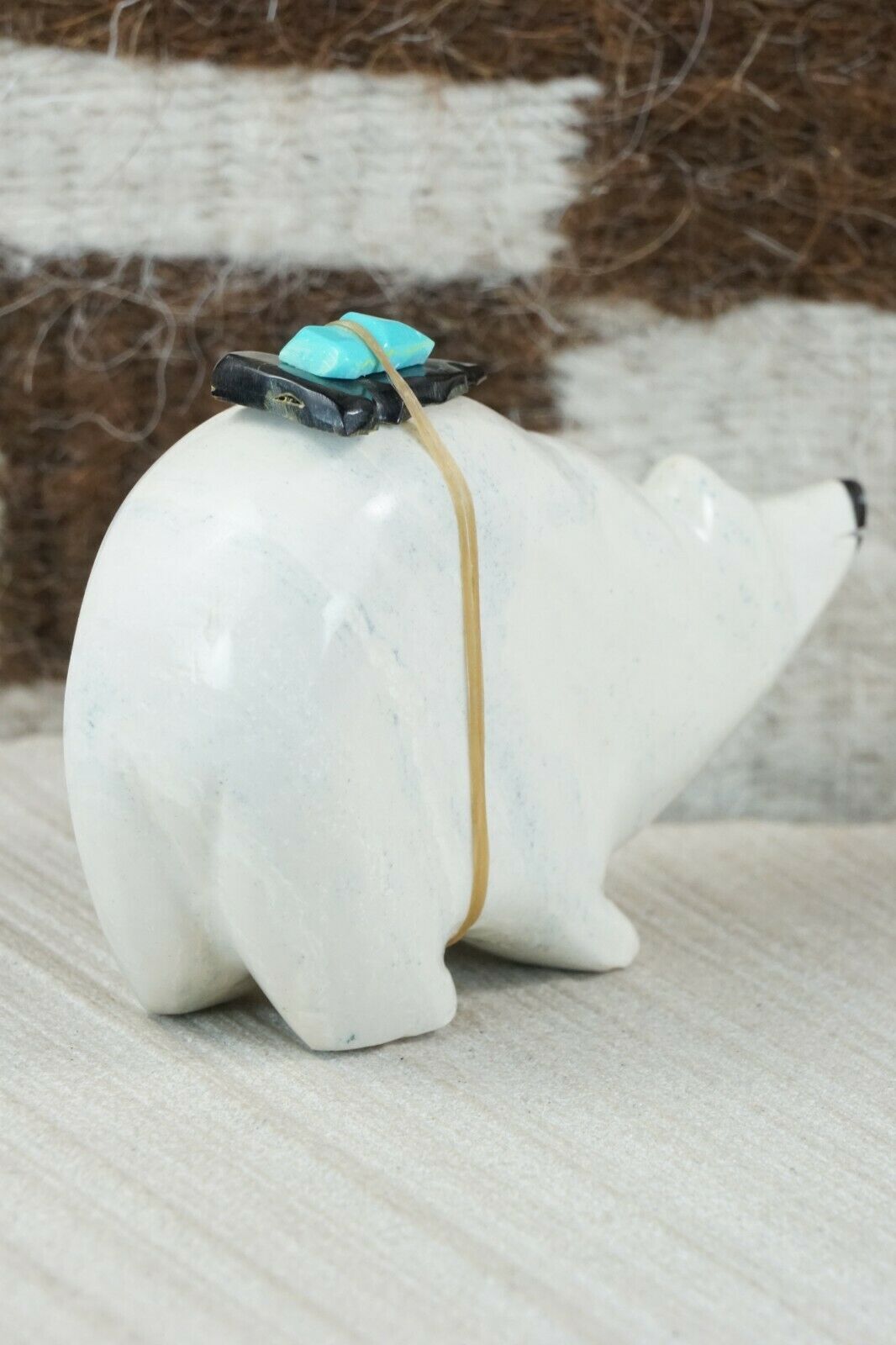 Bear Zuni Fetish Carving - Enrike Leekya