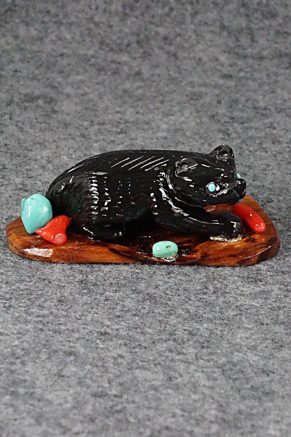 Badger Zuni Fetish Carving - Chris Nastacio