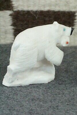 Bear Zuni Fetish Carving - Derrick Kaamasee