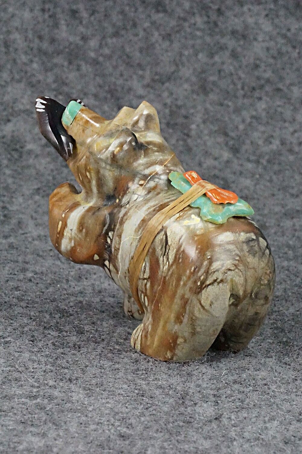 Bear with Fish Zuni Fetish Carving - Enrike Leekya