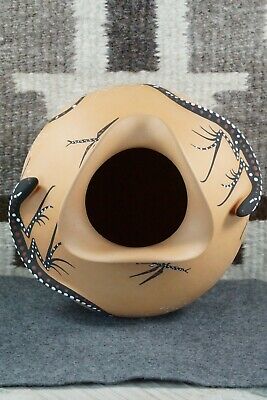 Zuni Pottery - Deldrick Cellicion