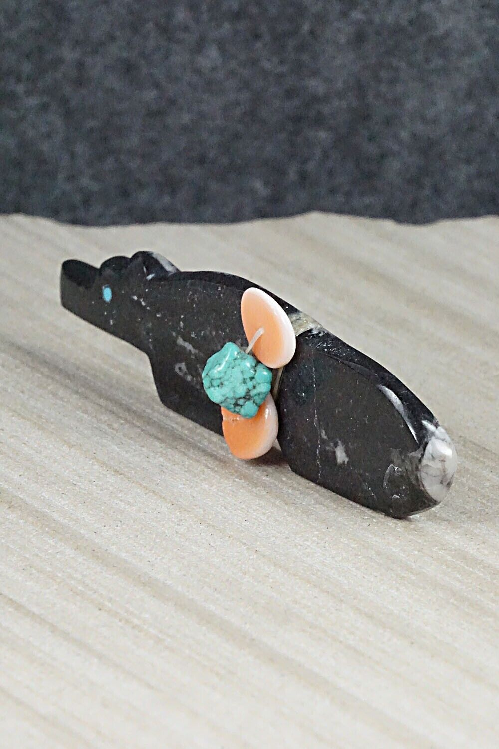 Bear Zuni Fetish Carving - Bernard Laiwakete