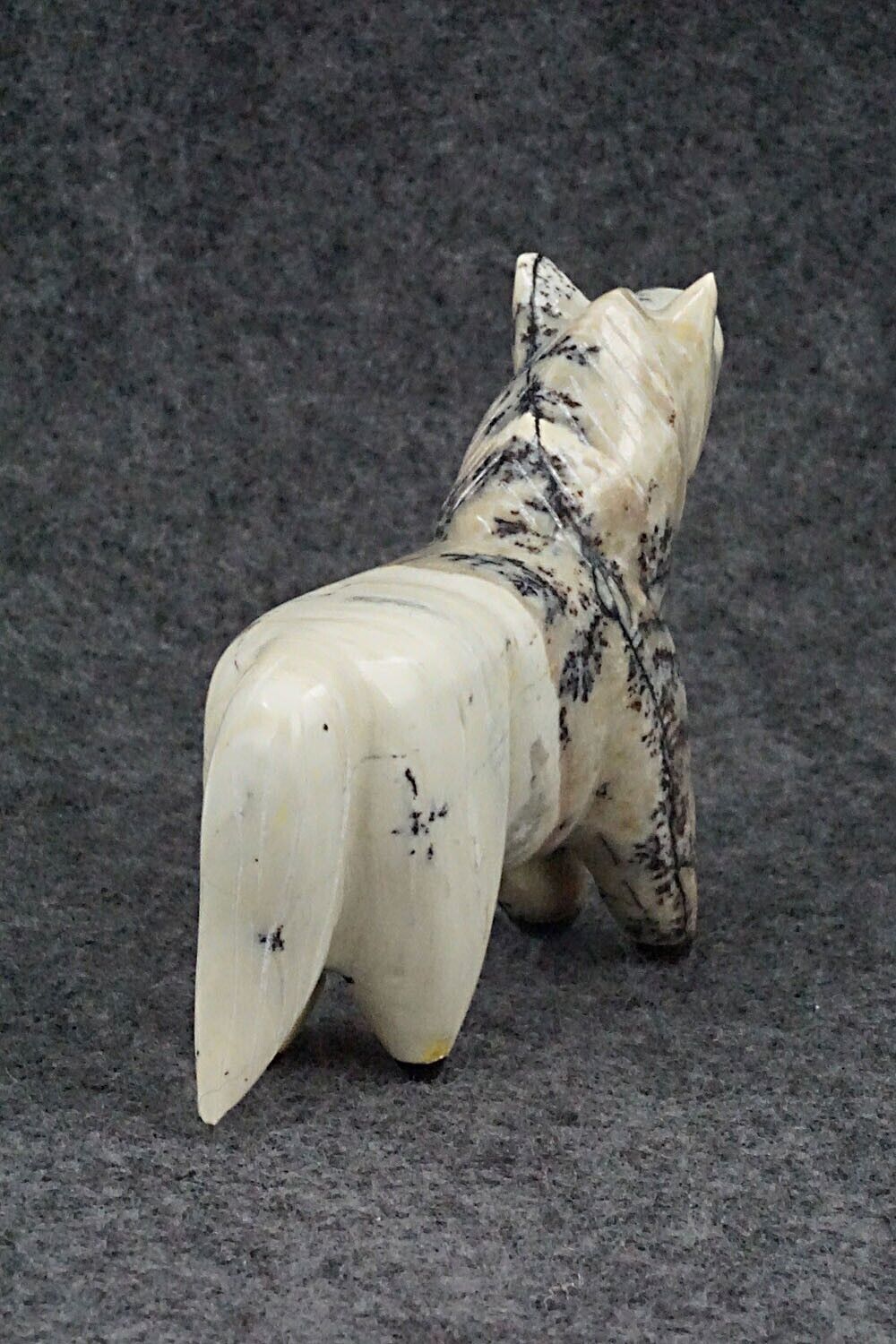 Horse Zuni Fetish Carving - Enrike Leekya
