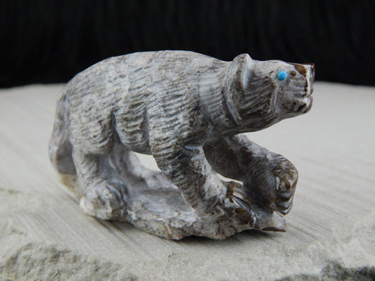 Bear Zuni Fetish Carving - Derrick Kaamasee - High Lonesome Trading