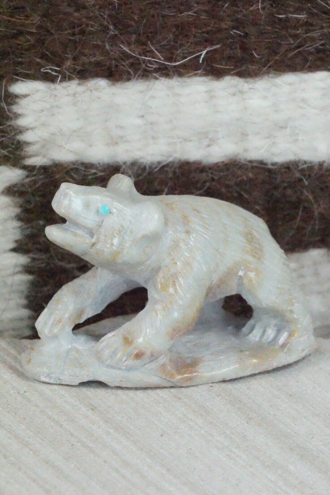 Bear Zuni Fetish Carving - Derrick Kaamasee