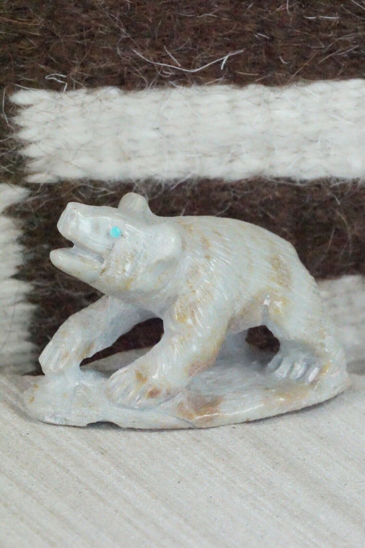 Bear Zuni Fetish Carving - Derrick Kaamasee