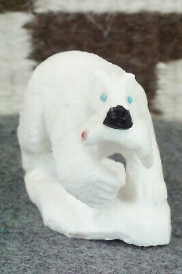 Bear Zuni Fetish Carving - Derrick Kaamasee