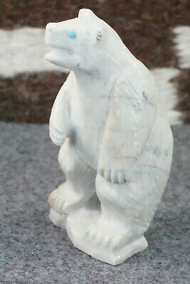 Bear Zuni Fetish Carving - Derrick Kaamasee