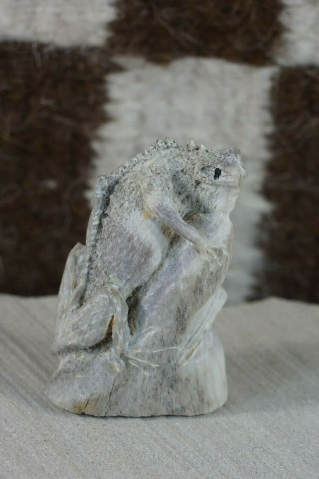 Iguana Zuni Fetish Carving - Lewis Malie - High Lonesome Trading