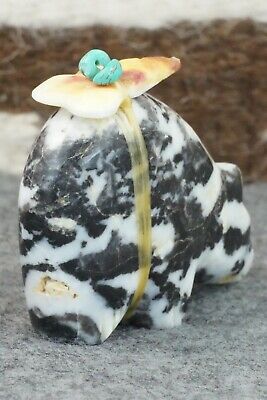 Bear Zuni Fetish Carving - Daphne Quam