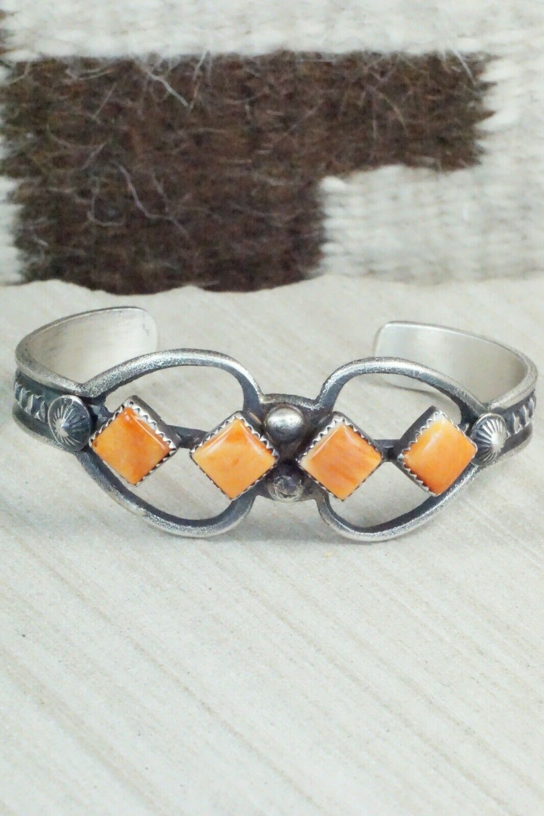 Spiny Oyster and Sterling Silver Bracelet - Eva & Linberg Billah