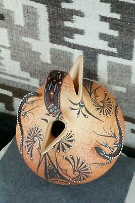 Zuni Pottery - Deldrick Cellicion