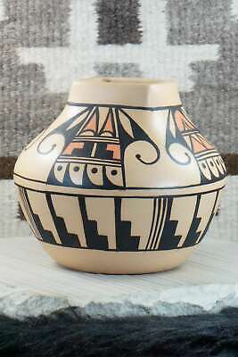 Hopi Pottery - D. Yesslith