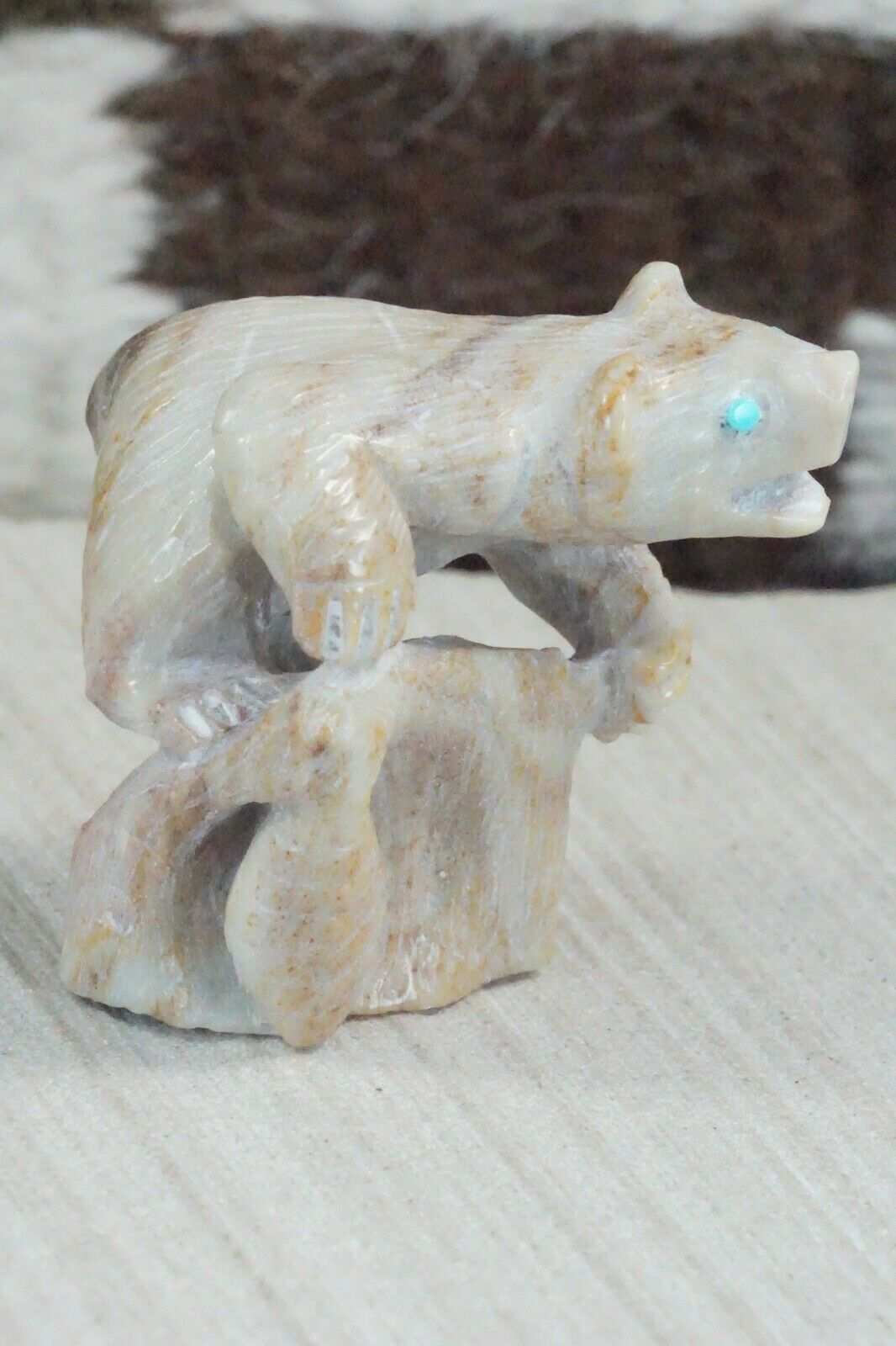 Bear Zuni Fetish Carving - Derrick Kaamasee