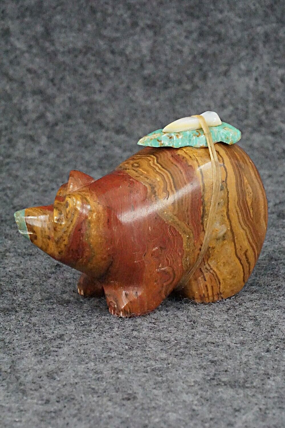 Bear Zuni Fetish Carving - Enrike Leekya