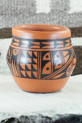Hopi Pottery - A. Yesslith