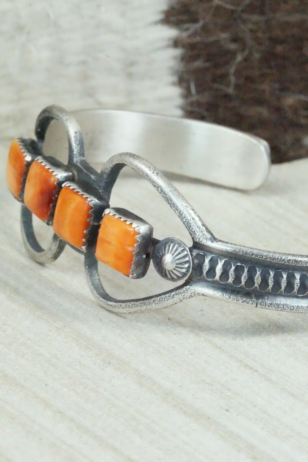 Spiny Oyster and Sterling Silver Bracelet - Eva & Linberg Billah