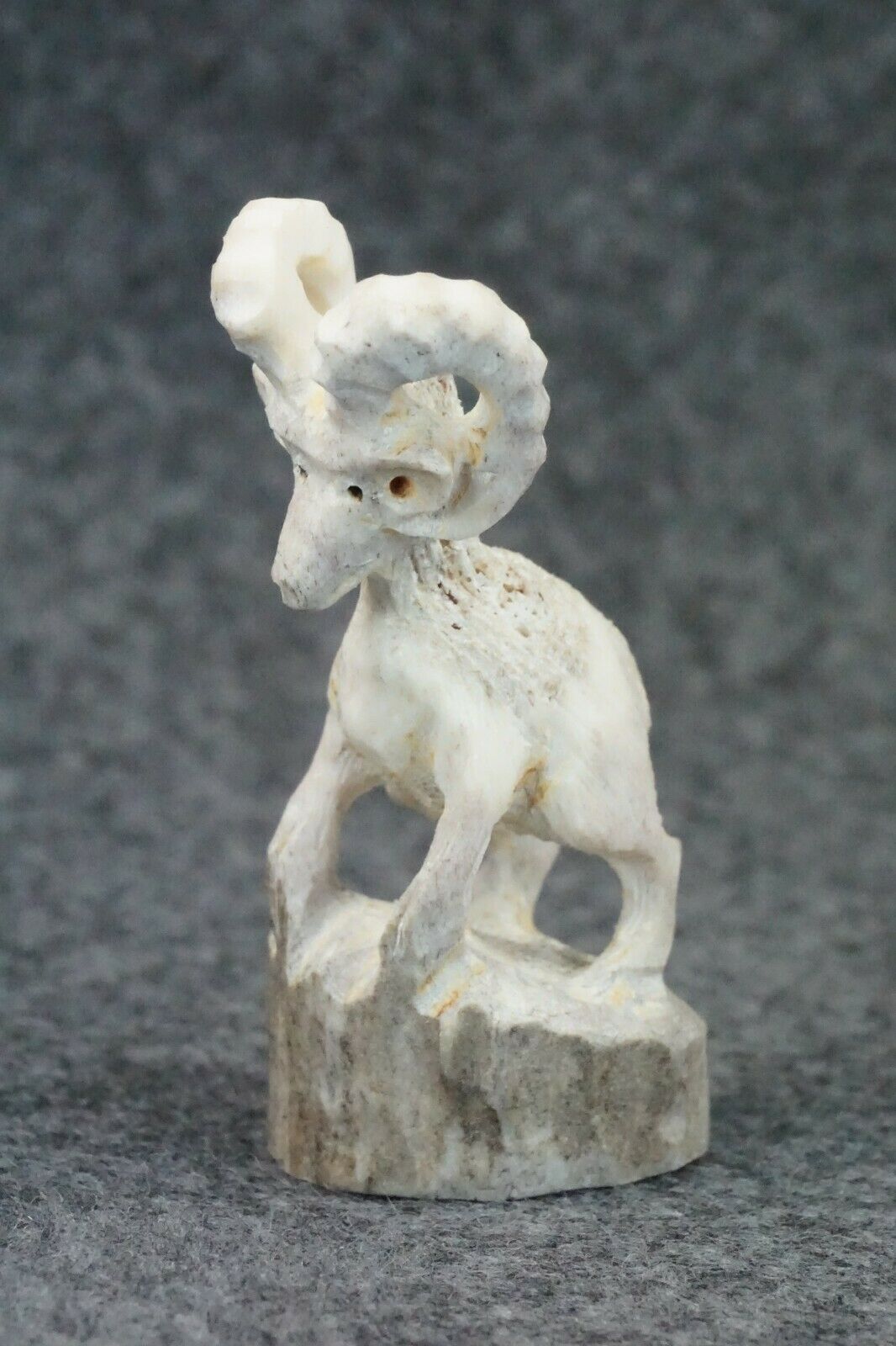 Ram Zuni Fetish Carving - Lewis Malie Jr.