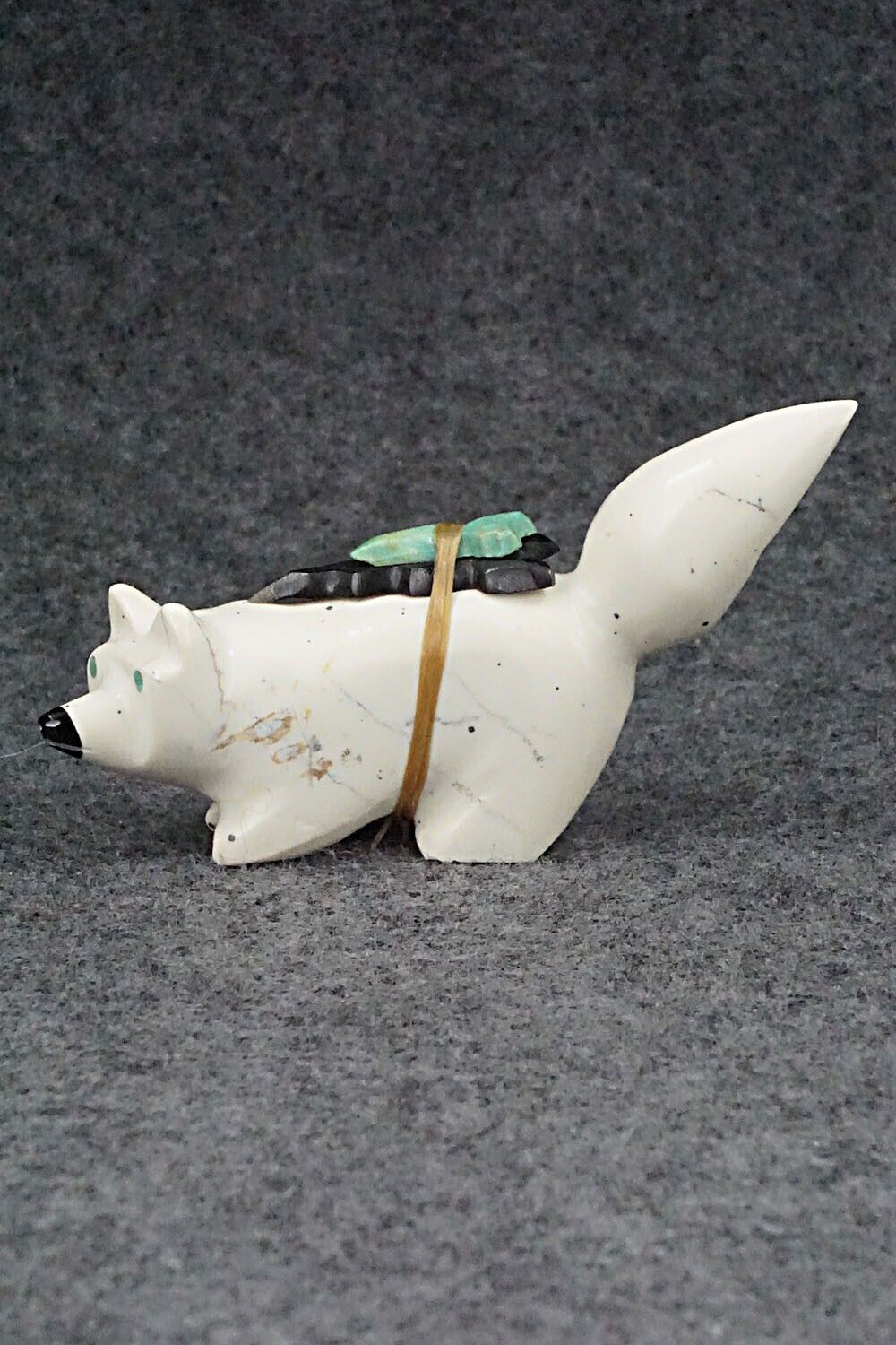 Wolf Zuni Fetish Carving - Enrike Leekya