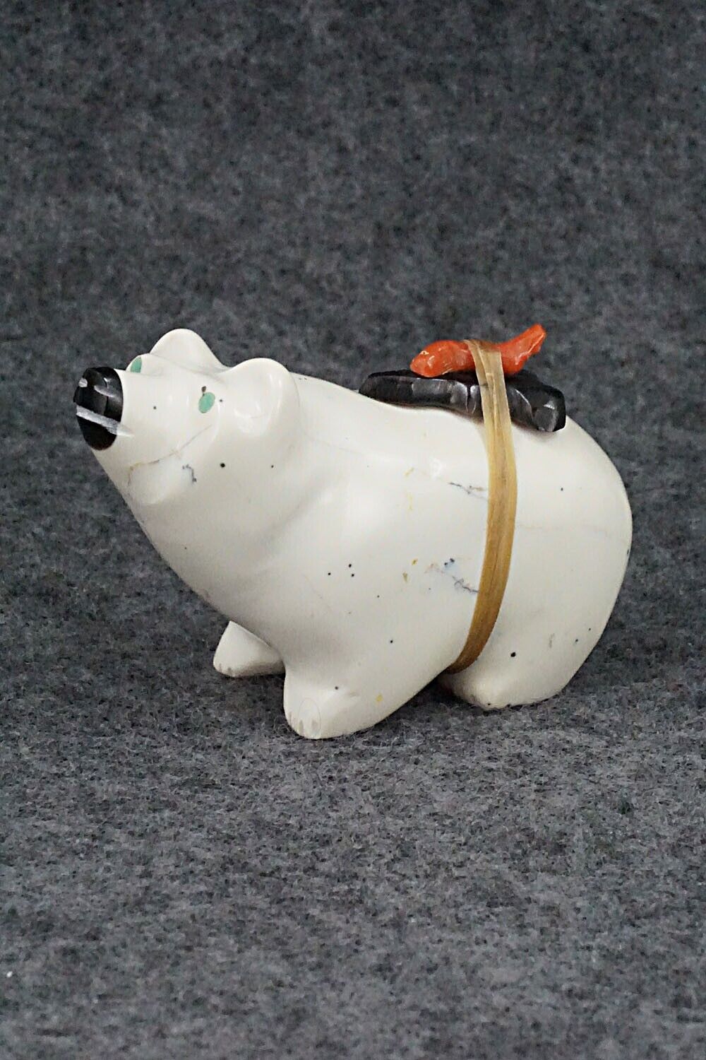 Bear Zuni Fetish Carving - Enrike Leekya