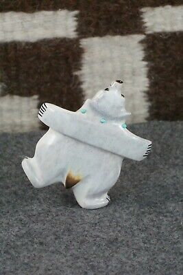 Bear Zuni Fetish Carving - Claudia Peina
