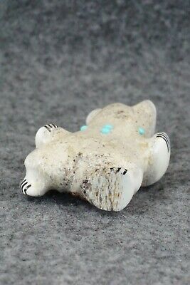 Bear Zuni Fetish Carving - Claudia Peina
