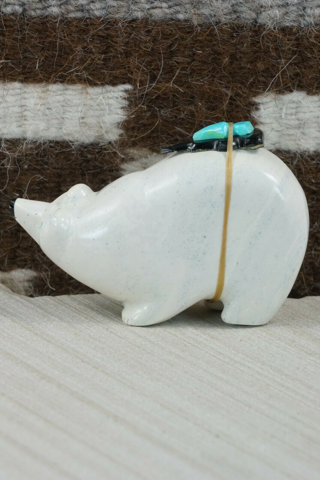 Bear Zuni Fetish Carving - Enrike Leekya